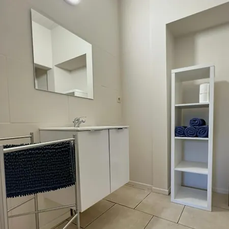 Station 173 A Bruxelles-Charleroi-Airport Apartment Exterior photo